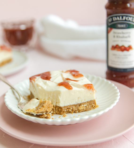Strawberry & Rhubarb No-Bake Cheese Cake